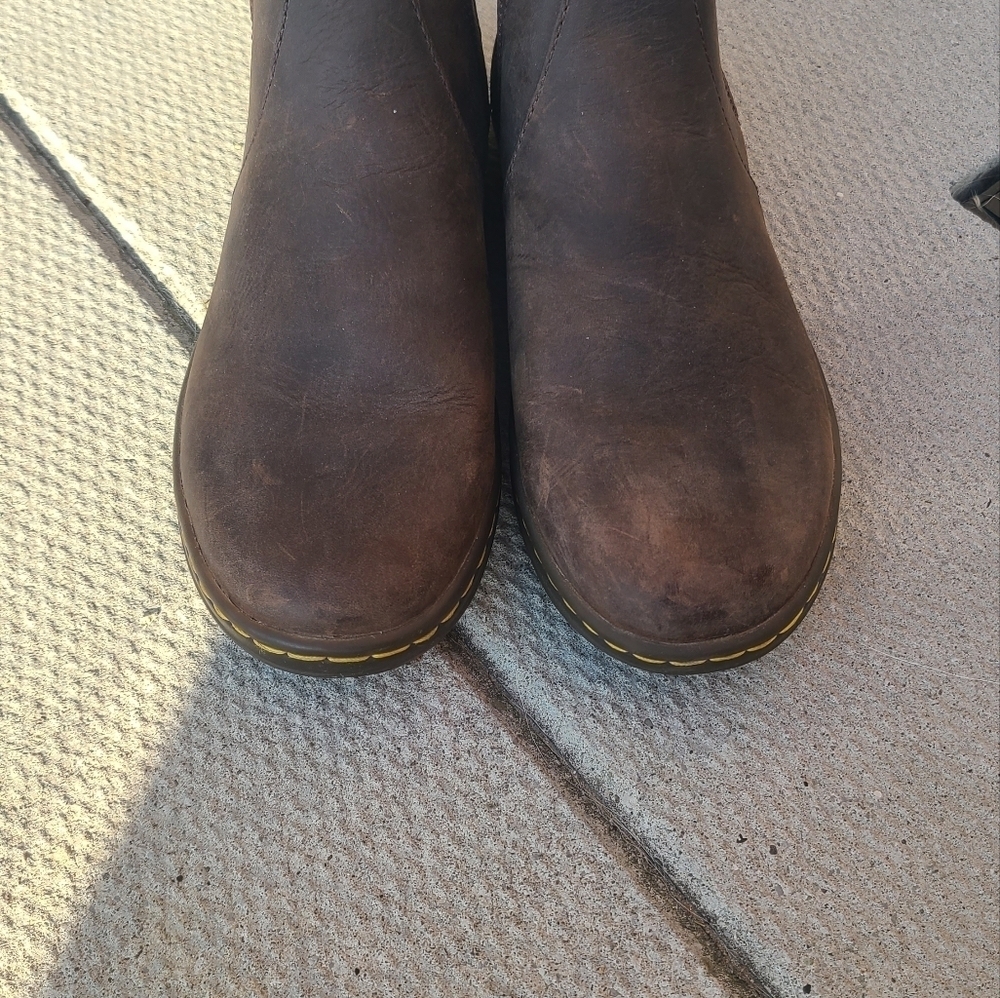 Dr. Martens Katya Chelsea Boots - Picture 7 of 11